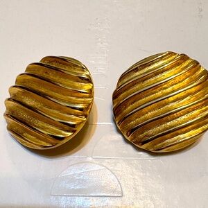 Vintage FO INC Gold Tone Wavy Clip-On Earrings